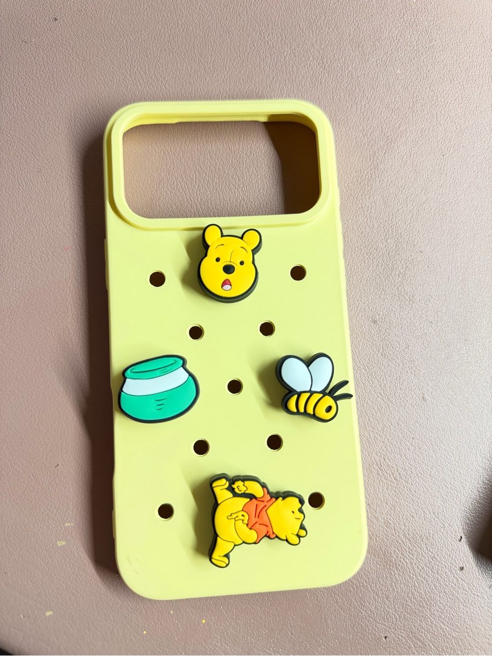 Yellow Winnie the Pooh 17 pro max case